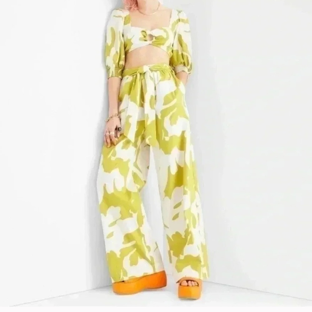 BNWT -Alani Noelle Wide Leg Floral Pants - Green